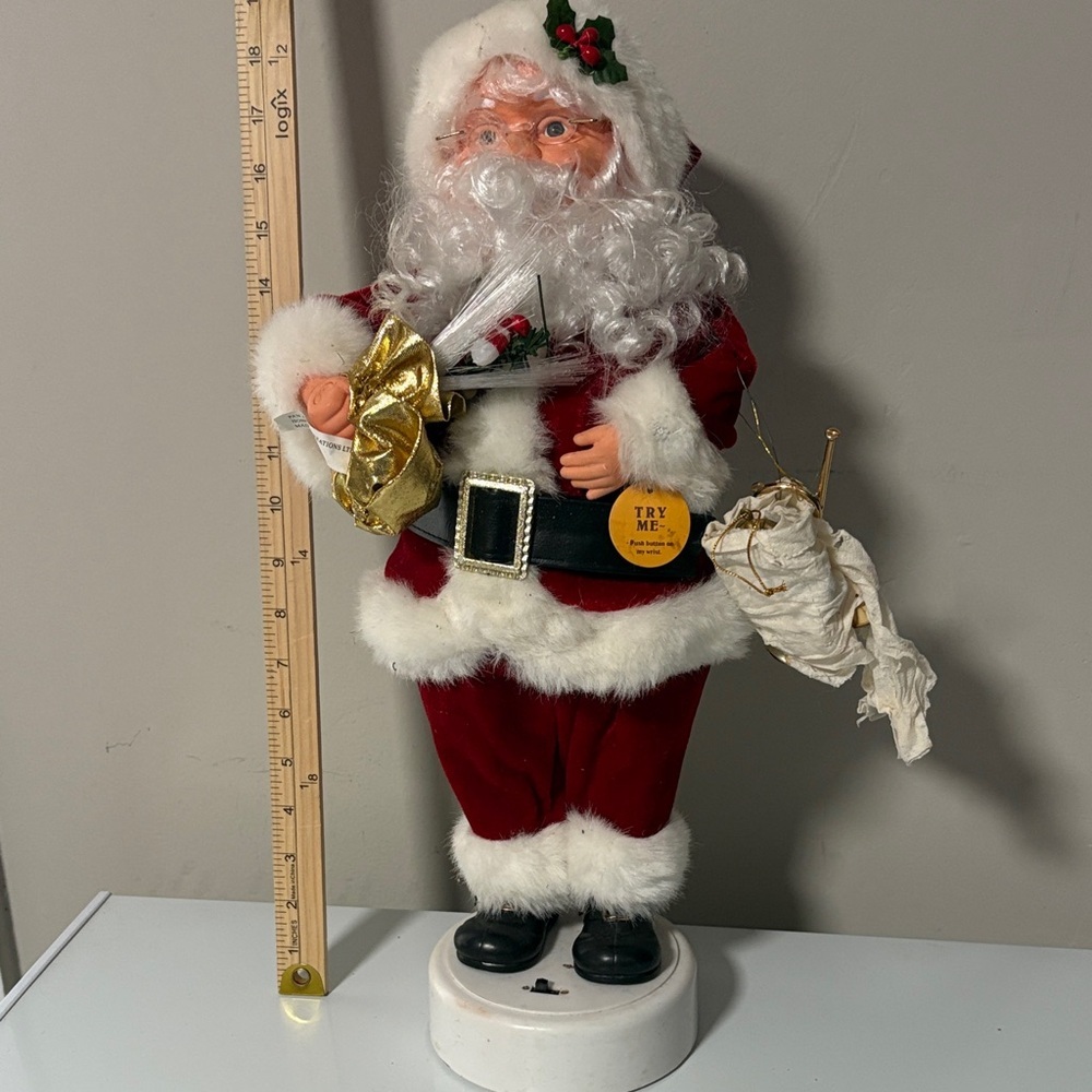 vintage 1992 Motrix Industries animated Santa Claus figurine.